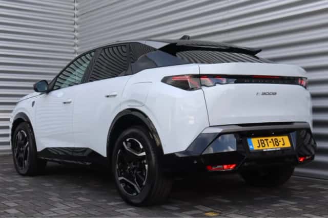 Peugeot e-3008 (2025) thumbnail 9