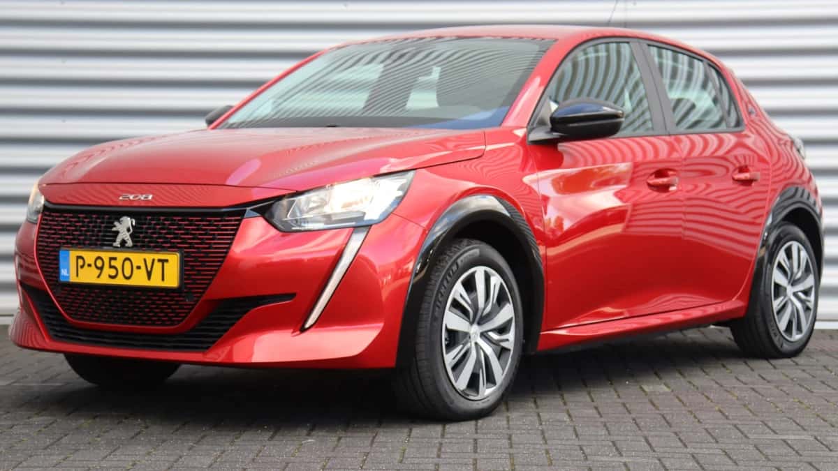 Peugeot e-208 (2022) — foto 1