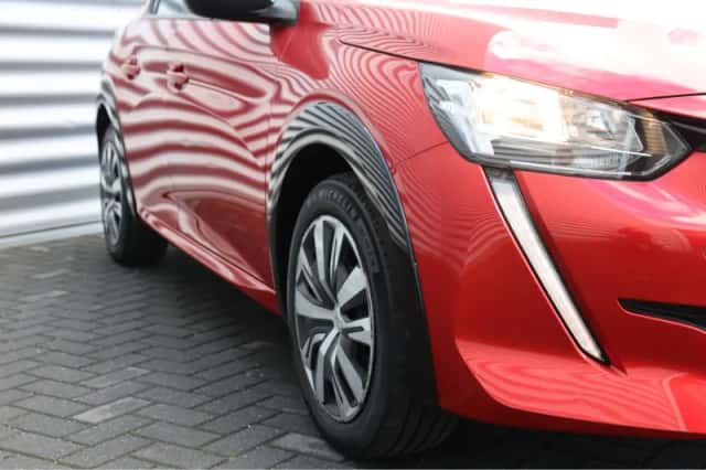 Peugeot e-208 (2022) thumbnail 13