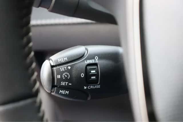 Peugeot e-208 (2022) thumbnail 20