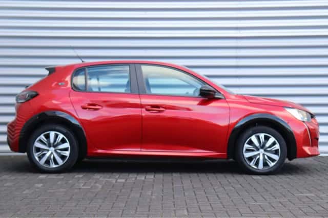 Peugeot e-208 (2022) thumbnail 3