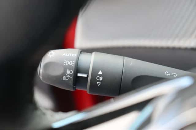 Peugeot e-208 (2022) thumbnail 21