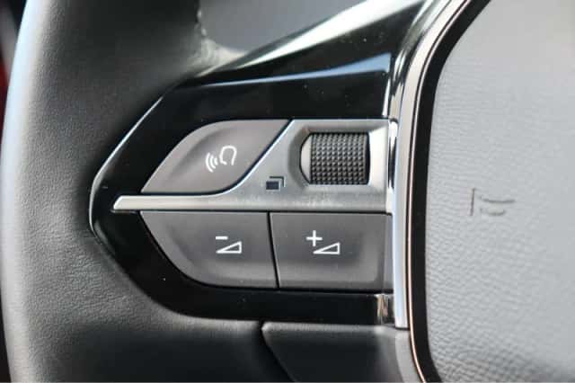 Peugeot e-208 (2022) thumbnail 22