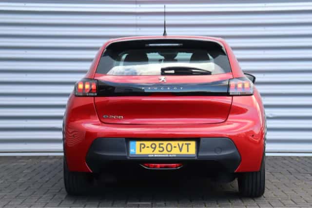 Peugeot e-208 (2022) thumbnail 8