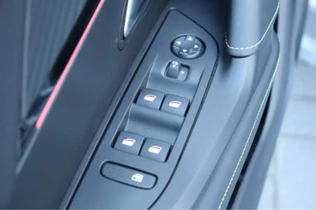 Peugeot 2008 (2024) thumbnail 24