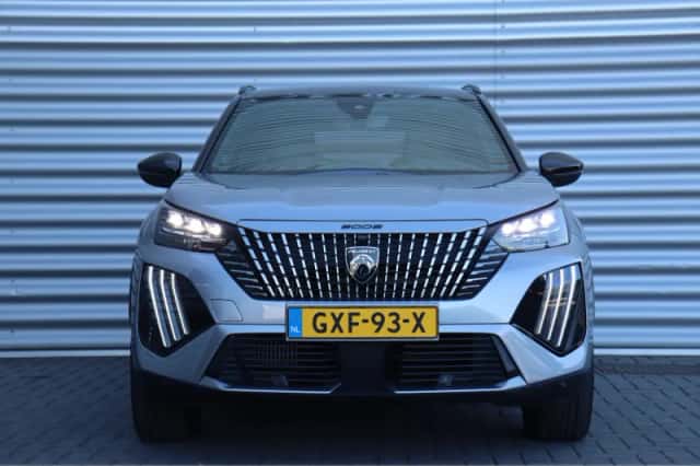 Peugeot 2008 (2024) thumbnail 5