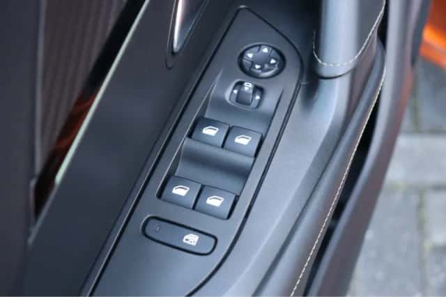 Peugeot 2008 (2020) thumbnail 23