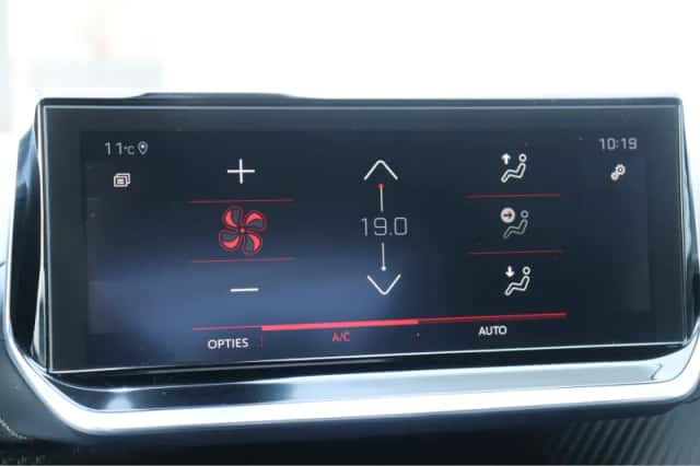 Peugeot 2008 (2020) thumbnail 37