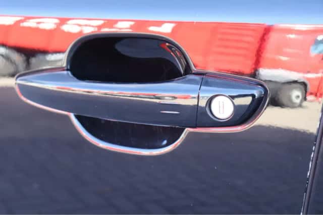 Peugeot e-2008 (2023) thumbnail 13