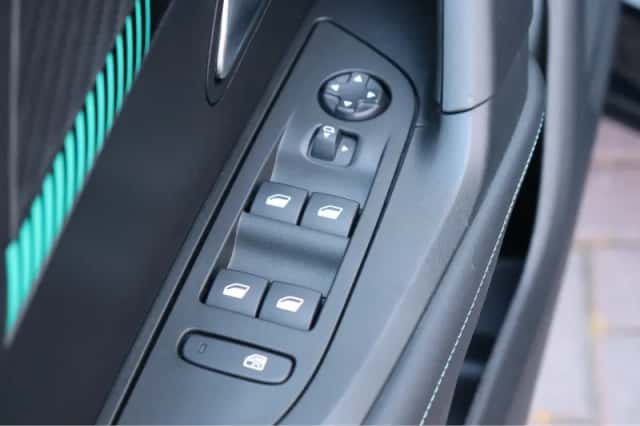 Peugeot e-2008 (2023) thumbnail 20