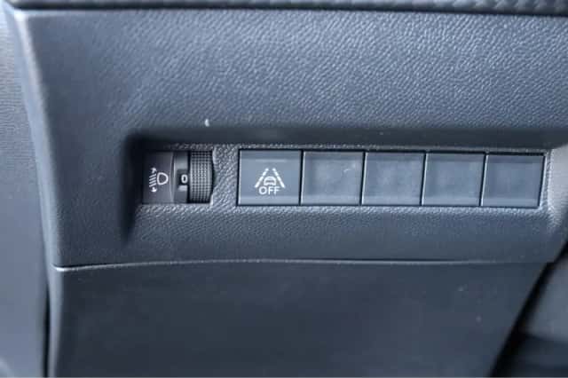 Peugeot e-2008 (2023) thumbnail 21