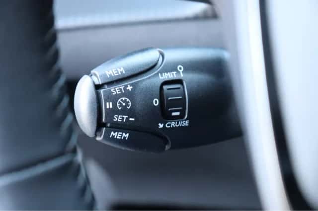 Peugeot e-2008 (2023) thumbnail 22