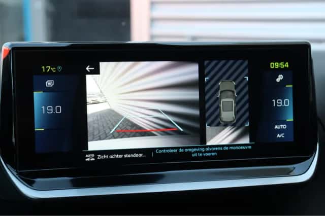 Peugeot e-2008 (2023) thumbnail 31