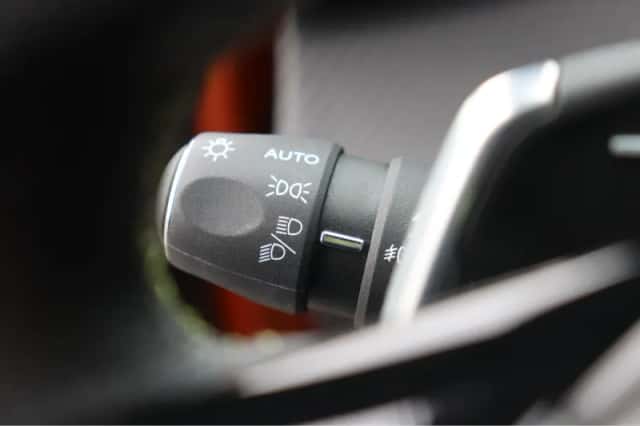 Peugeot 2008 (2021) thumbnail 23