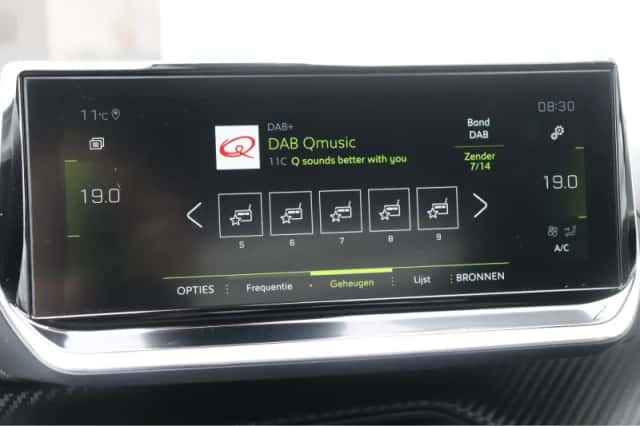 Peugeot 2008 (2021) thumbnail 33