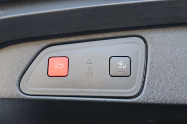 Peugeot 3008 (2022) thumbnail 16