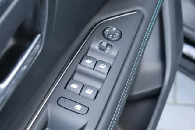 Peugeot 3008 (2022) thumbnail 21