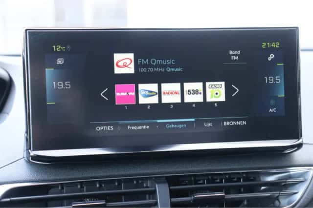Peugeot 3008 (2022) thumbnail 33