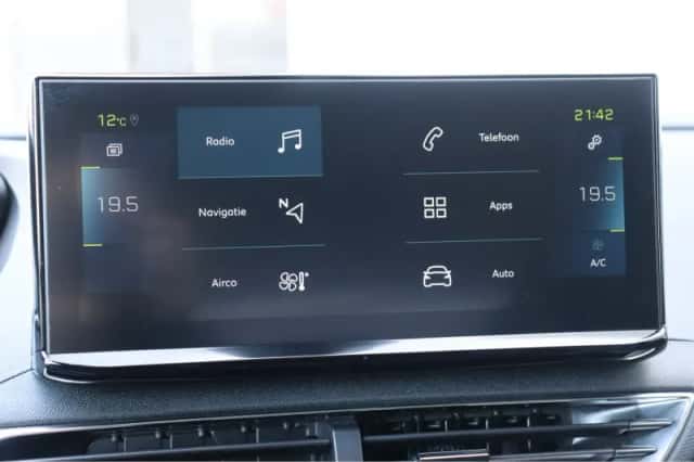 Peugeot 3008 (2022) thumbnail 34