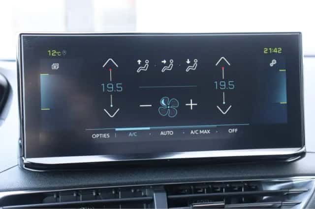 Peugeot 3008 (2022) thumbnail 35