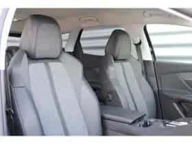 Peugeot 3008 (2019) thumbnail 17