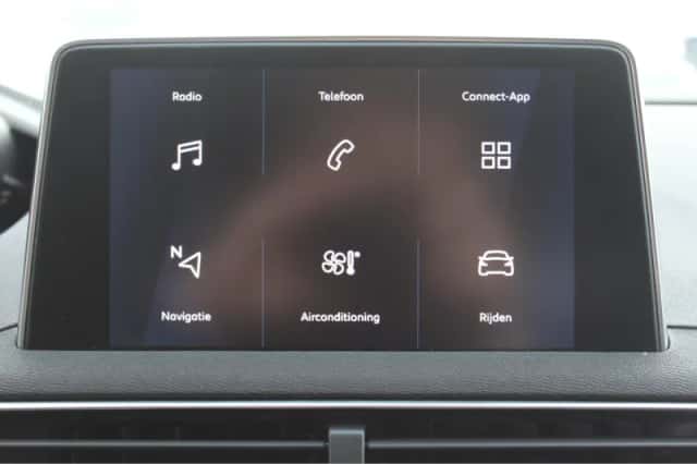 Peugeot 3008 (2019) thumbnail 25