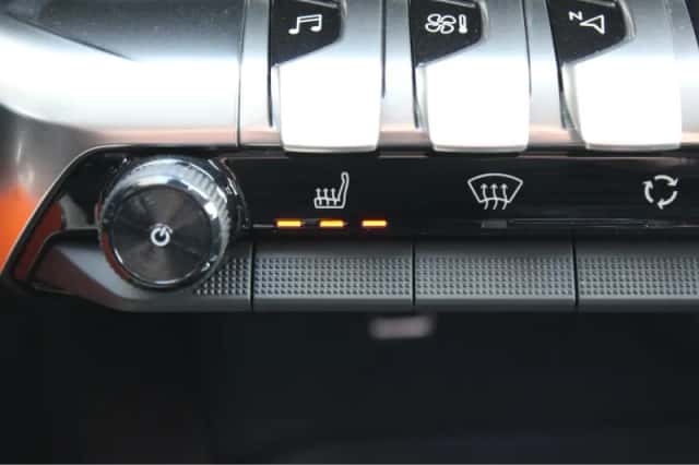 Peugeot 3008 (2019) thumbnail 26