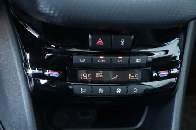 Peugeot 2008 (2019) thumbnail 32