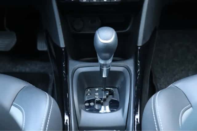 Peugeot 2008 (2019) thumbnail 33