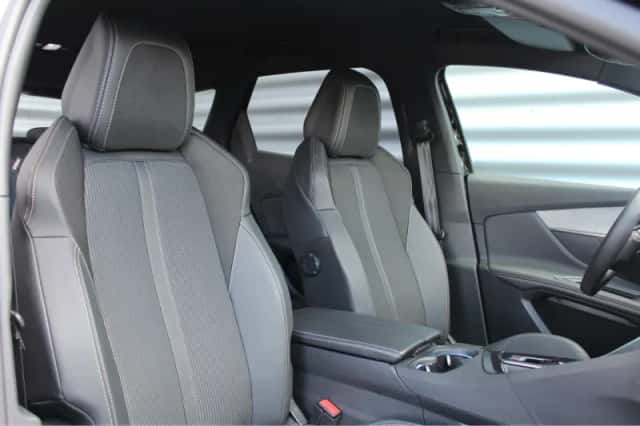 Peugeot 3008 (2023) thumbnail 18