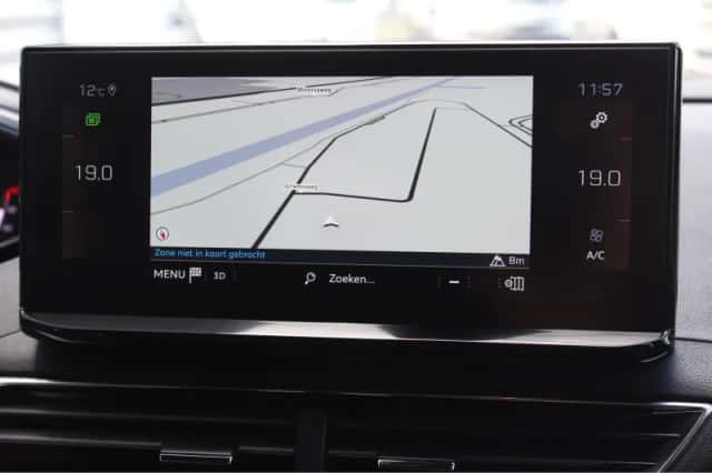 Peugeot 3008 (2023) thumbnail 25