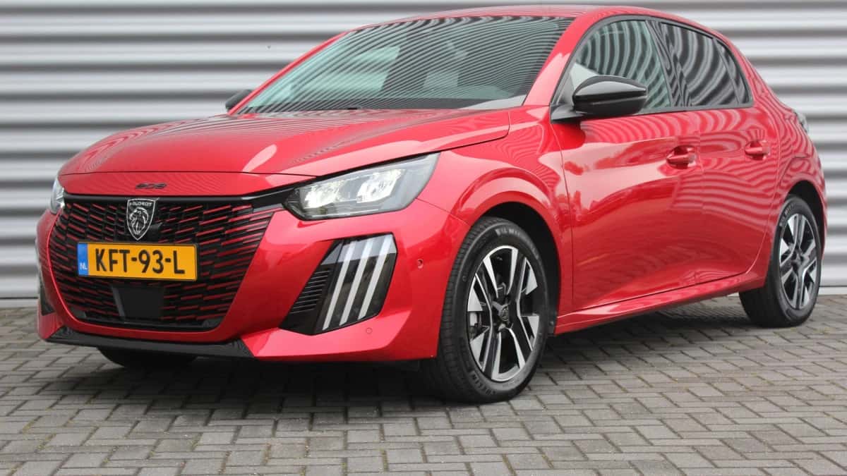 Peugeot 208 (2024) — foto 1