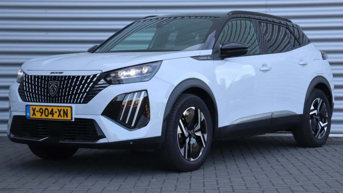 Peugeot e-2008 (2024) — foto 1