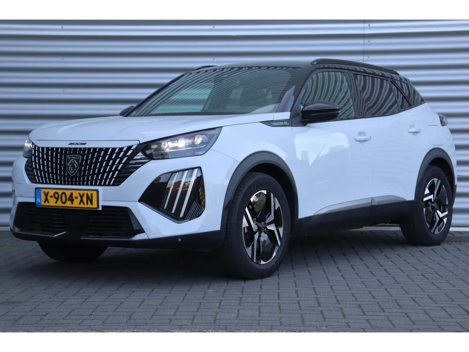 Peugeot e-2008 (2024) — foto 1