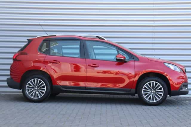 Peugeot 2008 (2018) thumbnail 3