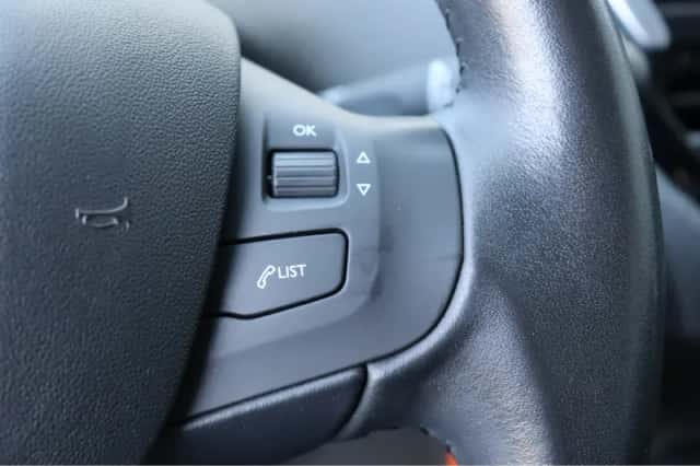 Peugeot 2008 (2018) thumbnail 24
