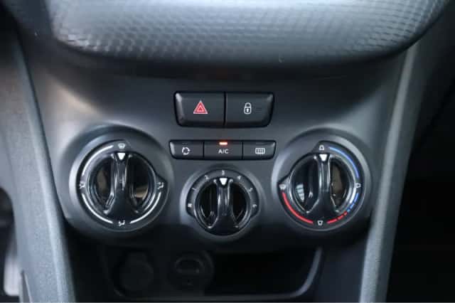 Peugeot 2008 (2018) thumbnail 30