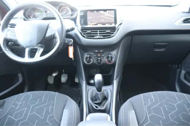 Peugeot 2008 (2018) thumbnail 32