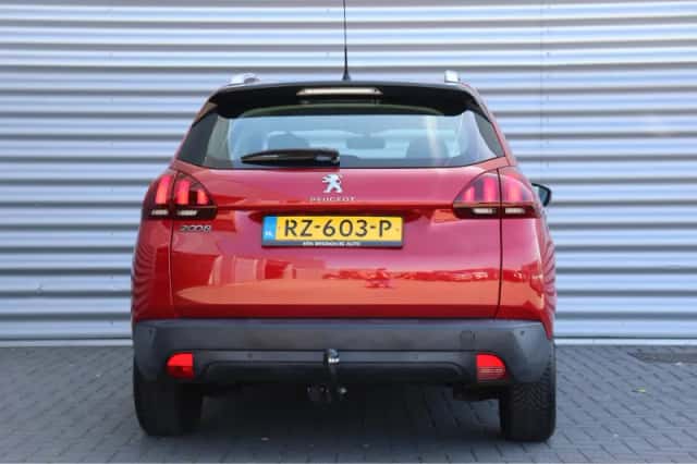 Peugeot 2008 (2018) thumbnail 8