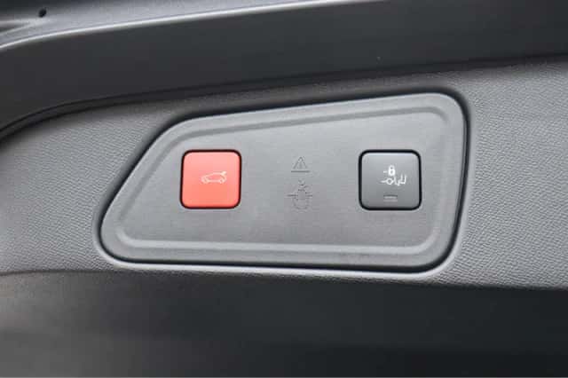 Peugeot 3008 (2023) thumbnail 19