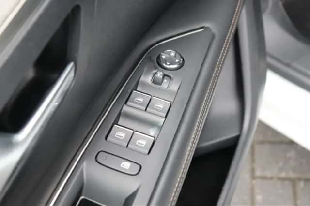 Peugeot 3008 (2023) thumbnail 24