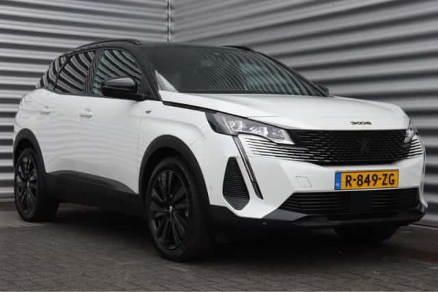 Peugeot 3008 (2023) thumbnail 4