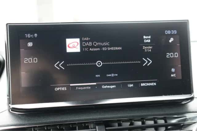 Peugeot 3008 (2023) thumbnail 37