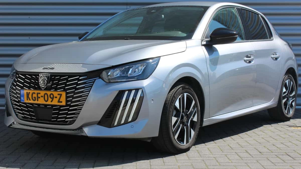 Peugeot 208 (2024) — foto 1