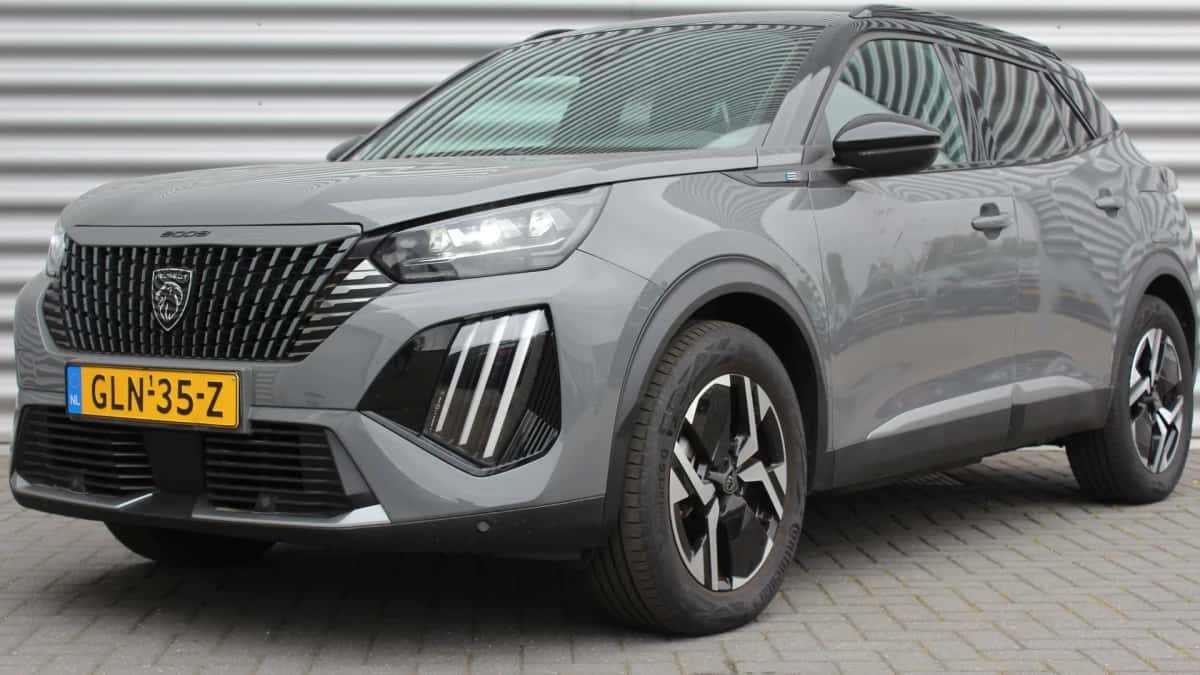Peugeot e-2008 (2024) — foto 1