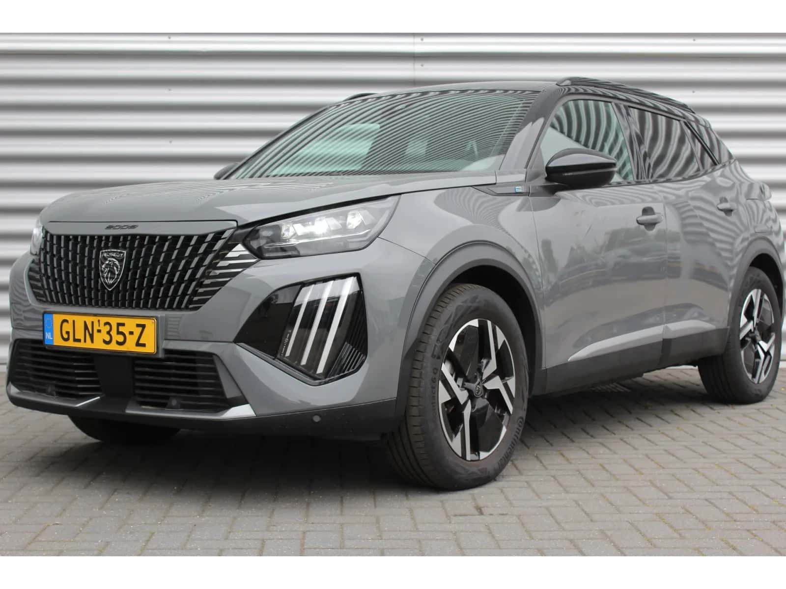 Peugeot e-2008 (2024) — foto 1