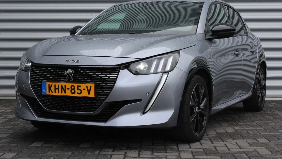 Peugeot 208 (2023) — foto 1