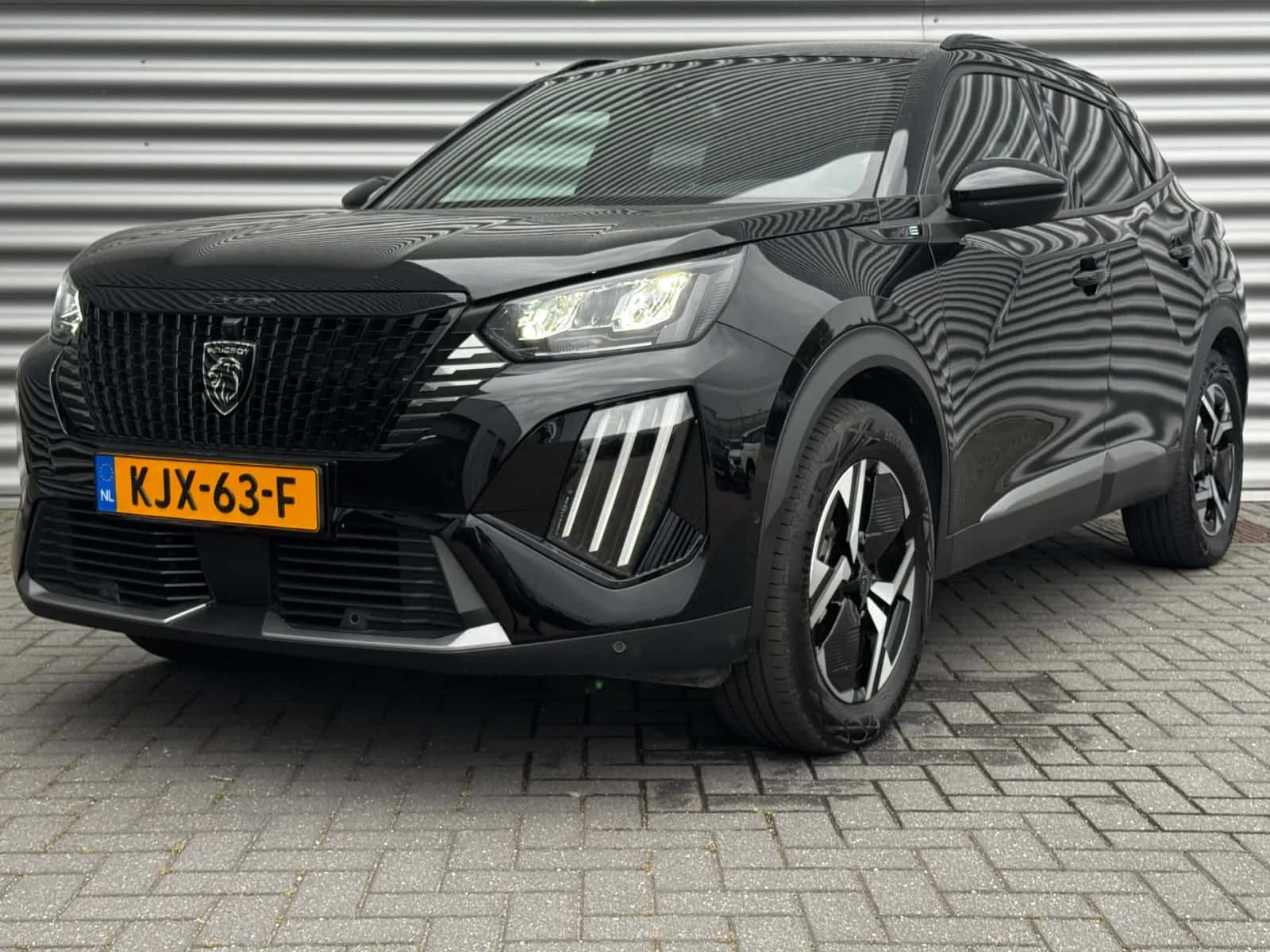 Peugeot e-2008 (2025) — foto 1