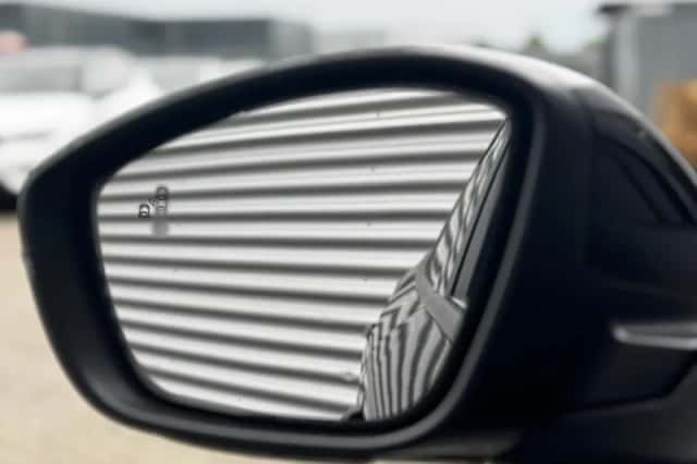 Peugeot e-2008 (2025) thumbnail 11
