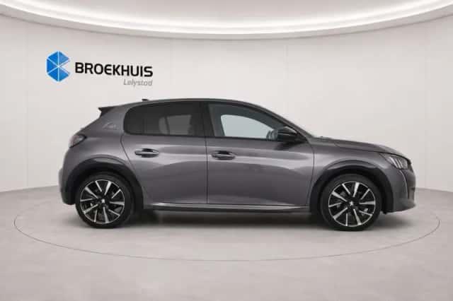 Peugeot 208 (2022) thumbnail 3